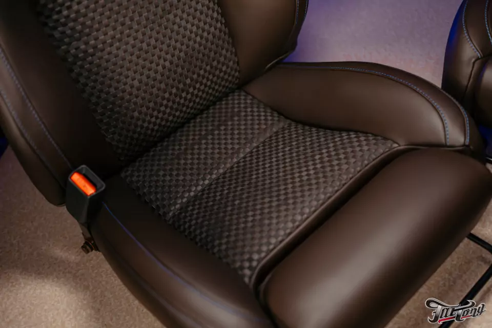 Перетяжка сидений Recaro для Honda Accord 7 в кожу и алькантару с плетением в стиле Bottega Veneta!